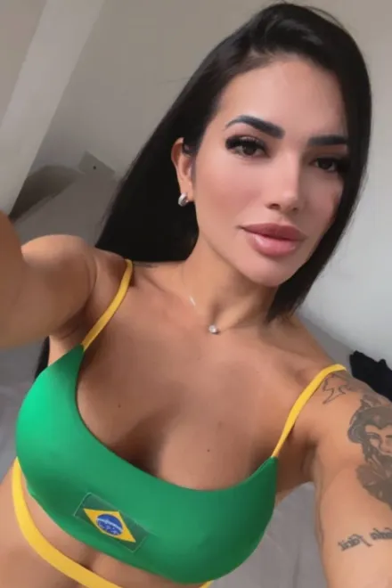 Brunette Brazilian escort in St. James's Park - Mildred - image 2