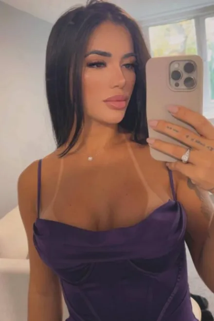 Brunette Brazilian escort in St. James's Park - Mildred - image 3