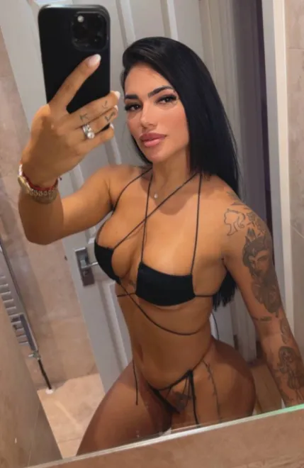 Brunette Brazilian escort in St. James's Park - Mildred - image 10