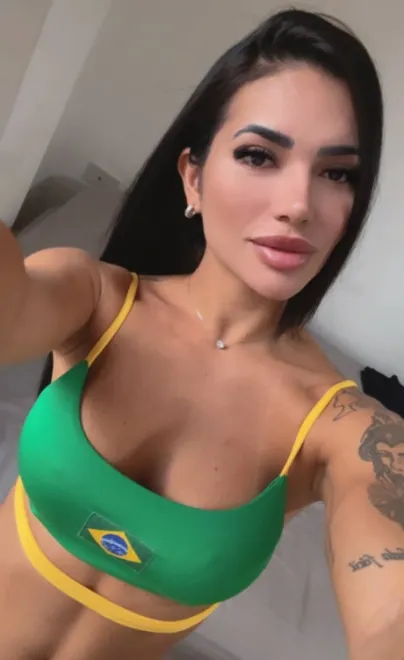 Brunette Brazilian escort in St. James's Park - Mildred - image 16