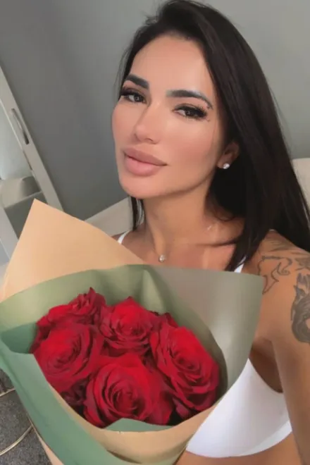 Brunette Brazilian escort in St. James's Park - Mildred - image 18