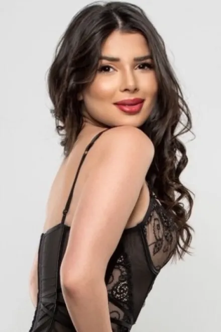 Brunette Brazilian escort in Sloane Square - Sanala - image 2