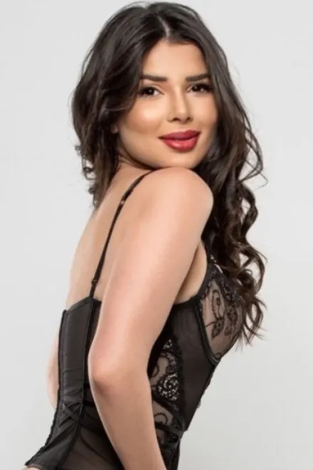 Brunette Brazilian escort in Sloane Square - Sanala - image 3