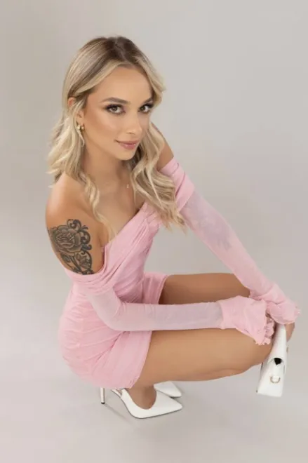 Blonde Brazilian escort in Earl's Court - Bumble - image 12