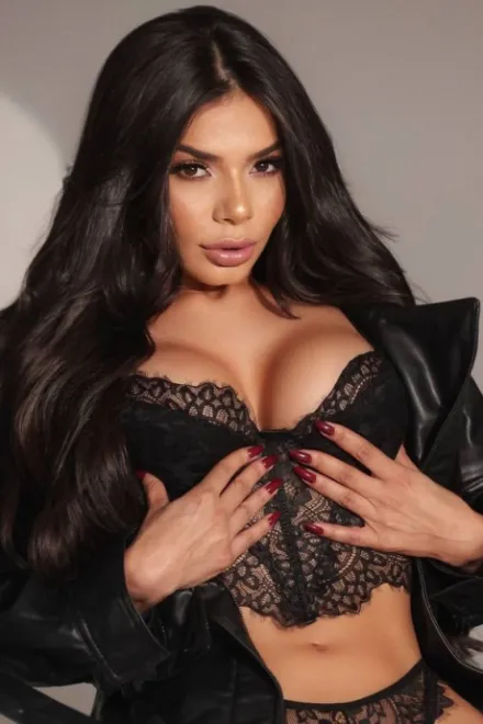 Brunette Brazilian escort in Goodge Street - Choppa - image 2