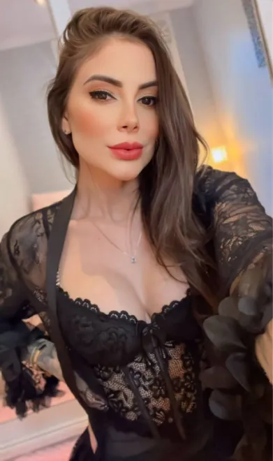 Brunette Brazilian escort in Earl's Court - Freesia - image 12