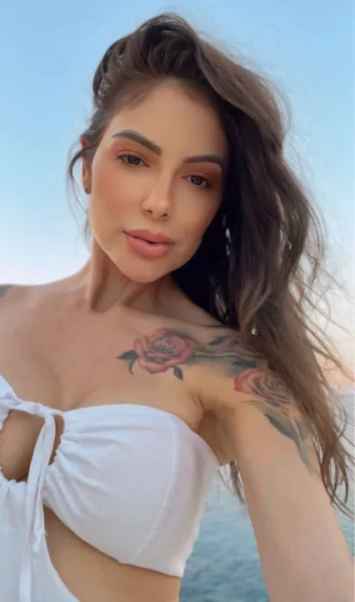 Brunette Brazilian escort in Earl's Court - Freesia - image 13