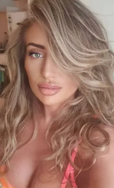 Brunette Eastern European escort in Bayswater - Anca - image 15