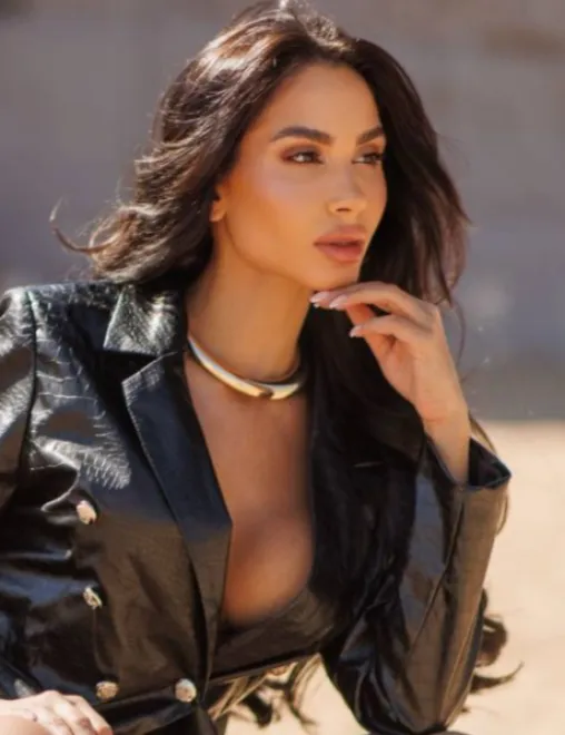Brunette Brazilian escort in Knightsbridge - Cevomi - image 2