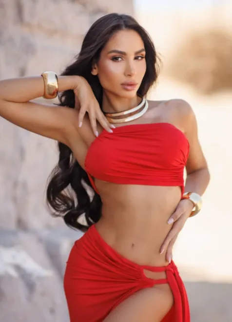 Brunette Brazilian escort in Knightsbridge - Cevomi - image 3