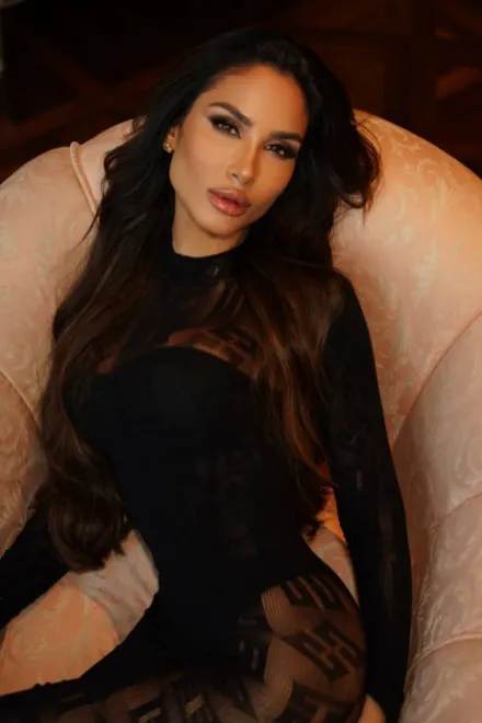 Brunette Brazilian escort in Knightsbridge - Cevomi - image 12