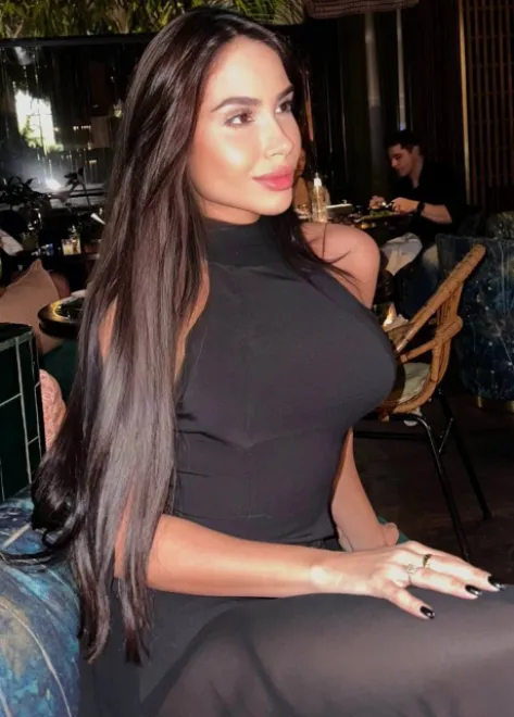 Brunette Brazilian escort in Knightsbridge - Cevomi - image 16