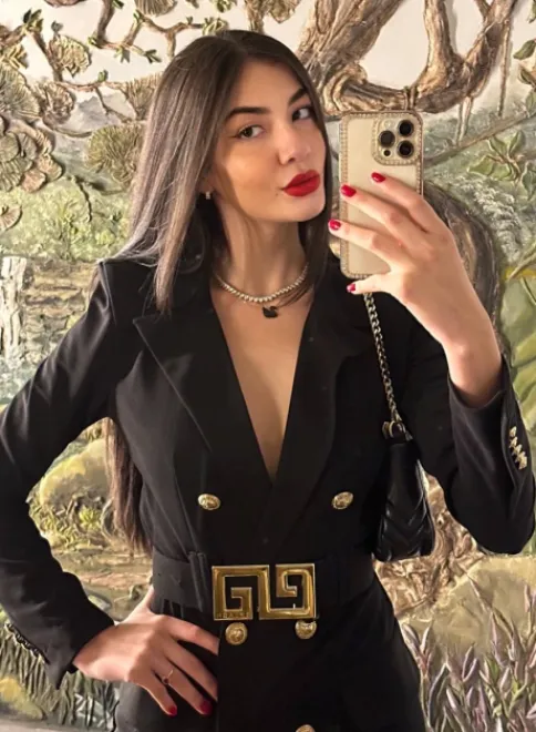 Brunette Brazilian escort in Battersea Park - Grace - image 17