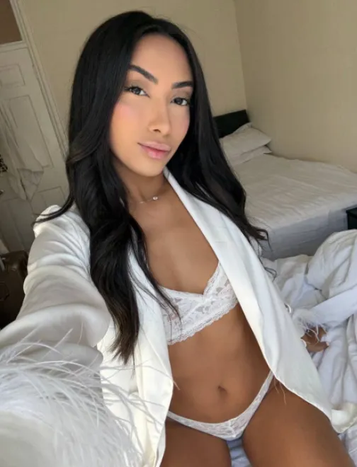 Brunette Brazilian escort in Baker Street - Likoris - image 18