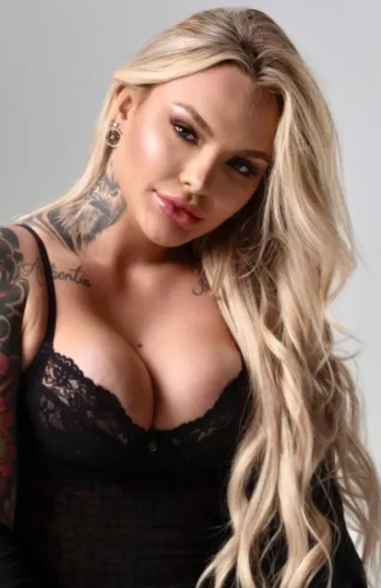 Blonde Brazilian escort in Earl's Court - Glo - image 4