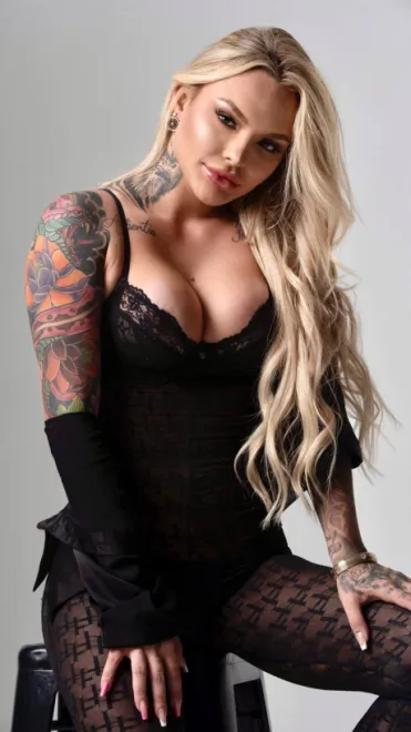 Blonde Brazilian escort in Earl's Court - Glo - image 5