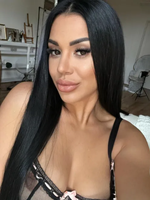 Brunette Eastern European escort in Gloucester Road - Justine - image 13