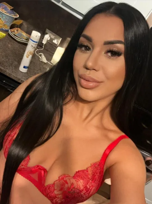 Brunette Eastern European escort in Gloucester Road - Justine - image 15