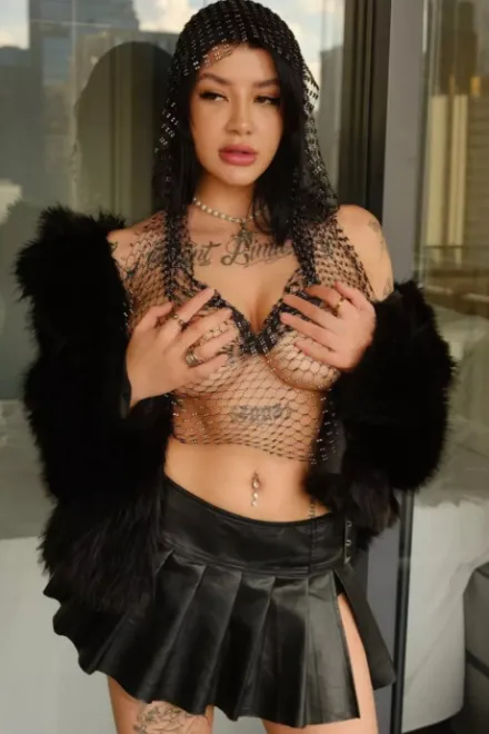 Brunette Brazilian escort in Earl's Court - Amicia - image 6