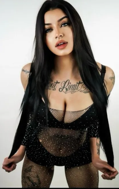 Brunette Brazilian escort in Earl's Court - Amicia - image 9