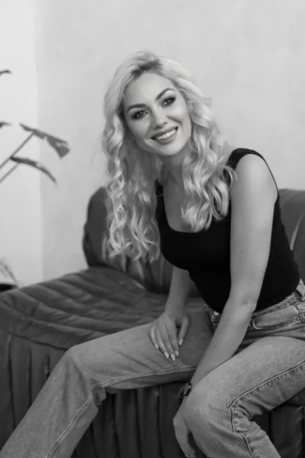 Blonde Russian escort in Earl's Court - Rada - image 9