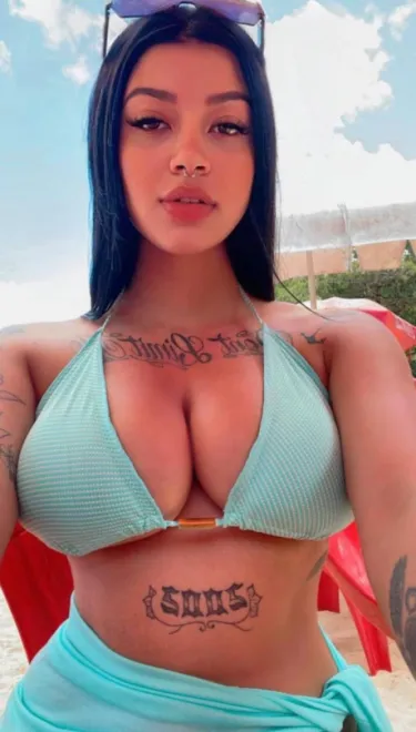 Brunette Brazilian escort in Earl's Court - Amicia - image 17