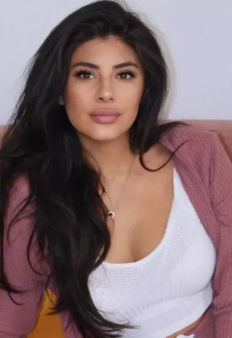 Brunette Mexican escort in Nine Elms - Esenya - image 3