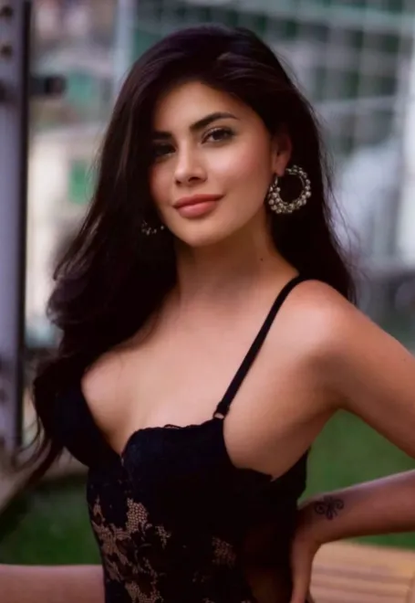 Brunette Mexican escort in Nine Elms - Esenya - image 5