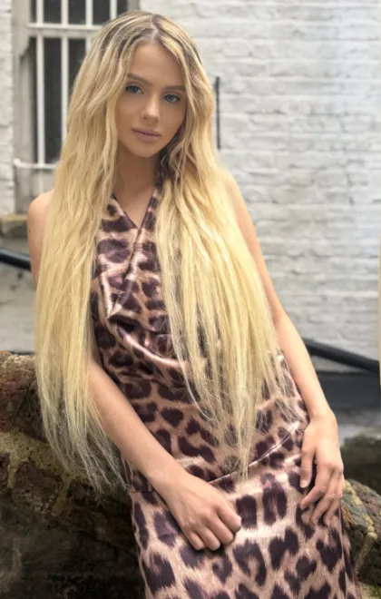 Blonde Brazilian escort in Earl's Court - Valentina - image 12