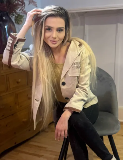 Blonde Brazilian escort in Earl's Court - Valentina - image 13
