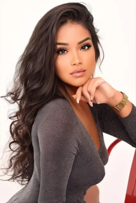 Brunette Brazilian escort in Earl's Court - Pualani - image 2