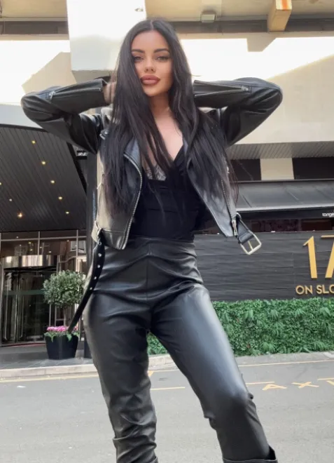 Brunette Ukrainian escort in Earl's Court - Perfetti - image 10
