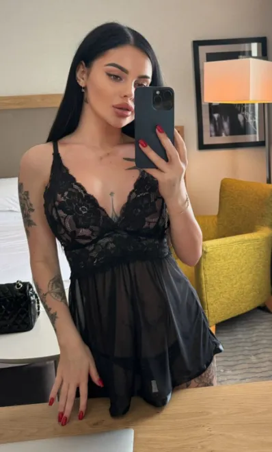 Brunette Ukrainian escort in Earl's Court - Perfetti - image 13