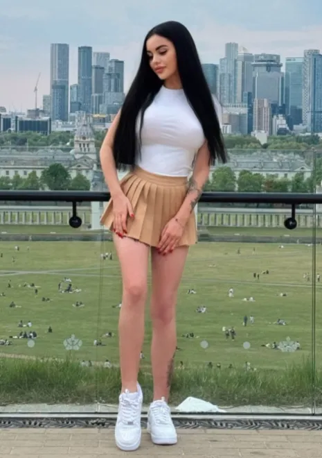 Brunette Ukrainian escort in Earl's Court - Perfetti - image 16