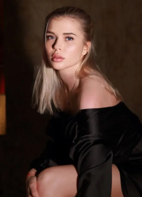Blonde Russian escort in Earl's Court - Bonnie - image 4