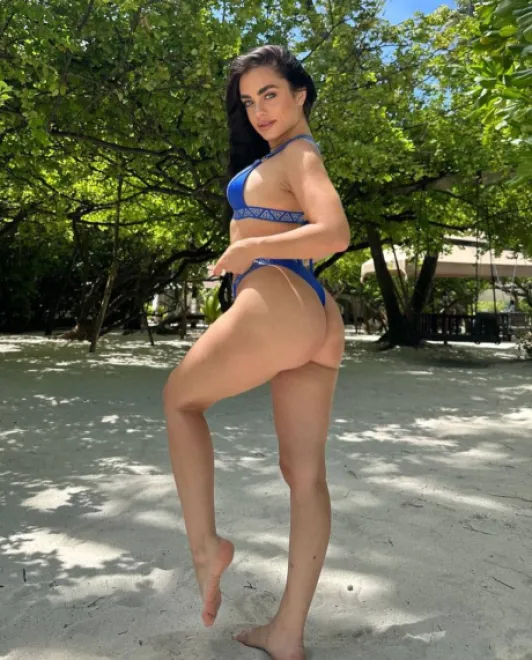 Brunette Eastern European escort in Notting Hill Gate - Bonita - image 14