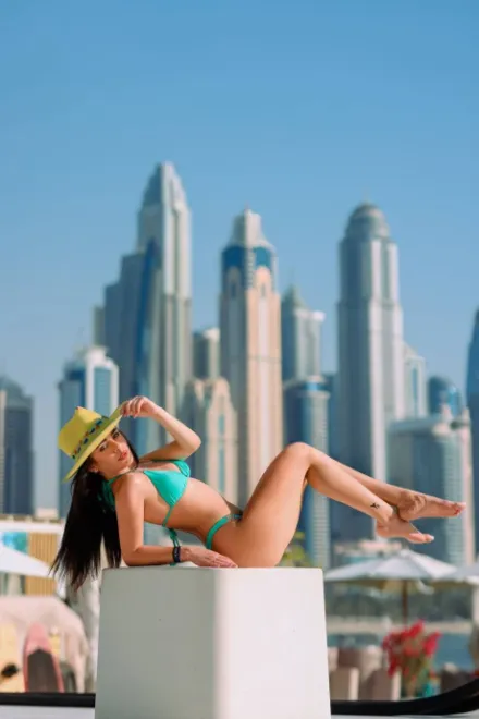 Brunette Eastern European escort in Notting Hill Gate - Bonita - image 19