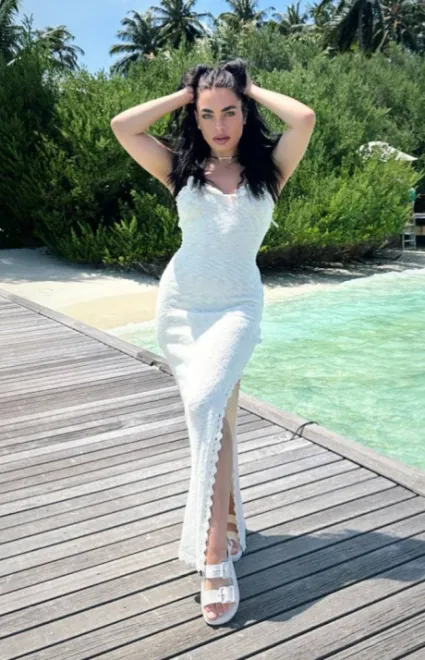 Brunette Eastern European escort in Notting Hill Gate - Bonita - image 25