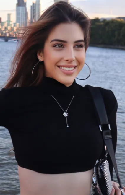 Brunette Brazilian escort in St. James's Park - Mallory - image 3