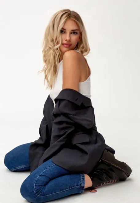 Blonde Russian escort in South Kensington - Martena - image 8