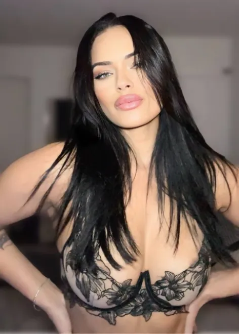 Brunette Brazilian escort in Maida Vale - Spesa - image 11