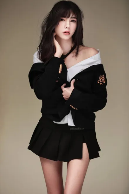 Brunette Brazilian escort in South Kensington - Cressida - image 14