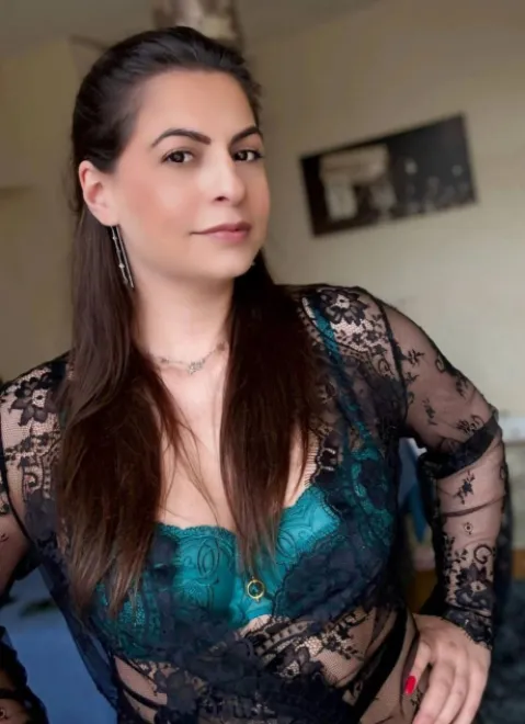 Brunette Eastern European escort in Bayswater - Aimee - image 14