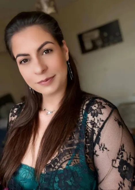Brunette Eastern European escort in Bayswater - Aimee - image 15