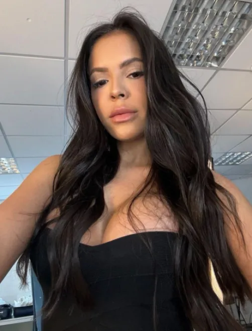 Brunette Brazilian escort in Baker Street - Holly - image 9