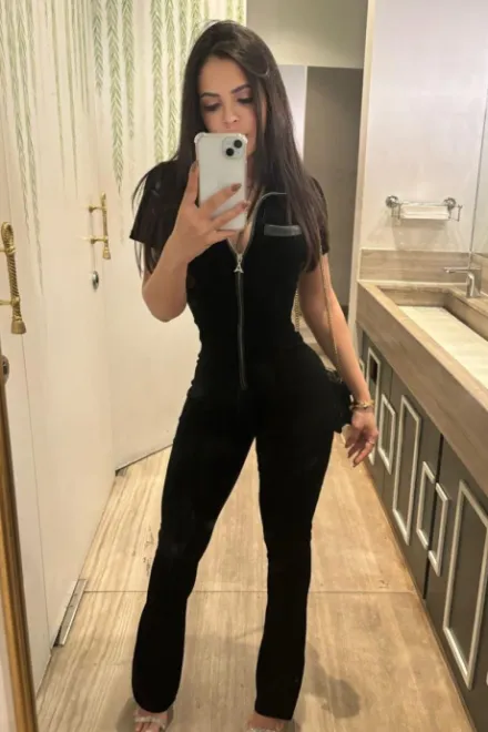 Brunette Brazilian escort in Baker Street - Holly - image 11