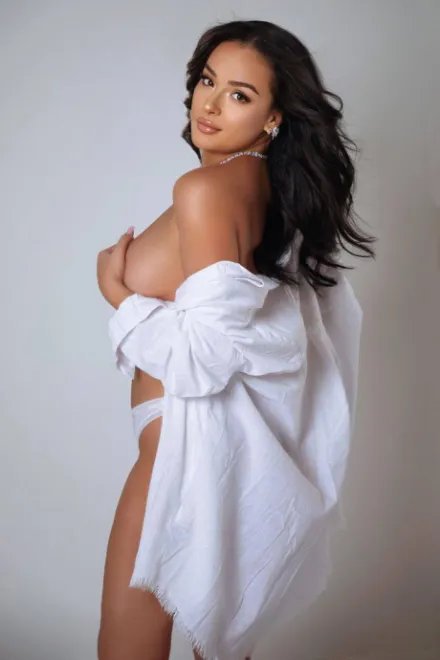 Brunette Eastern European escort in Edgware Road - Candy - image 12