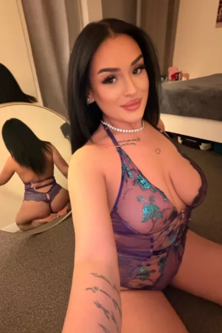 Brunette Eastern European escort in Edgware Road - Candy - image 17
