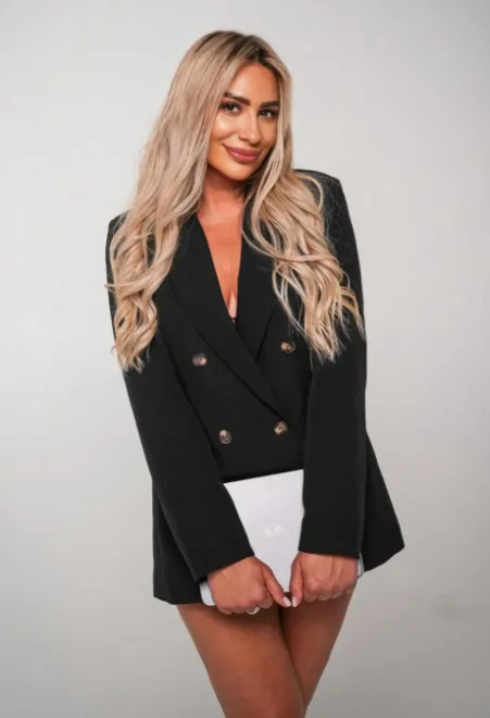 Brunette Ukrainian escort in Sloane Square - Mia - image 13