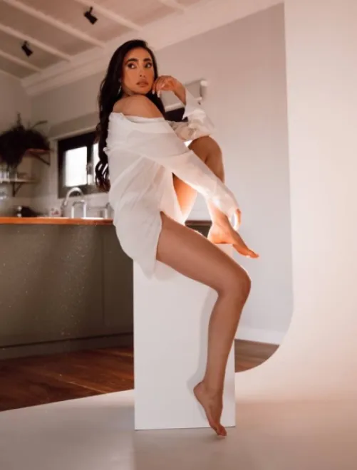 Brunette Brazilian escort in Knightsbridge - Lante - image 17